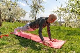 佳夫：作为后卫单场比赛进俩球不常见；沃尔特马德是顶级前锋