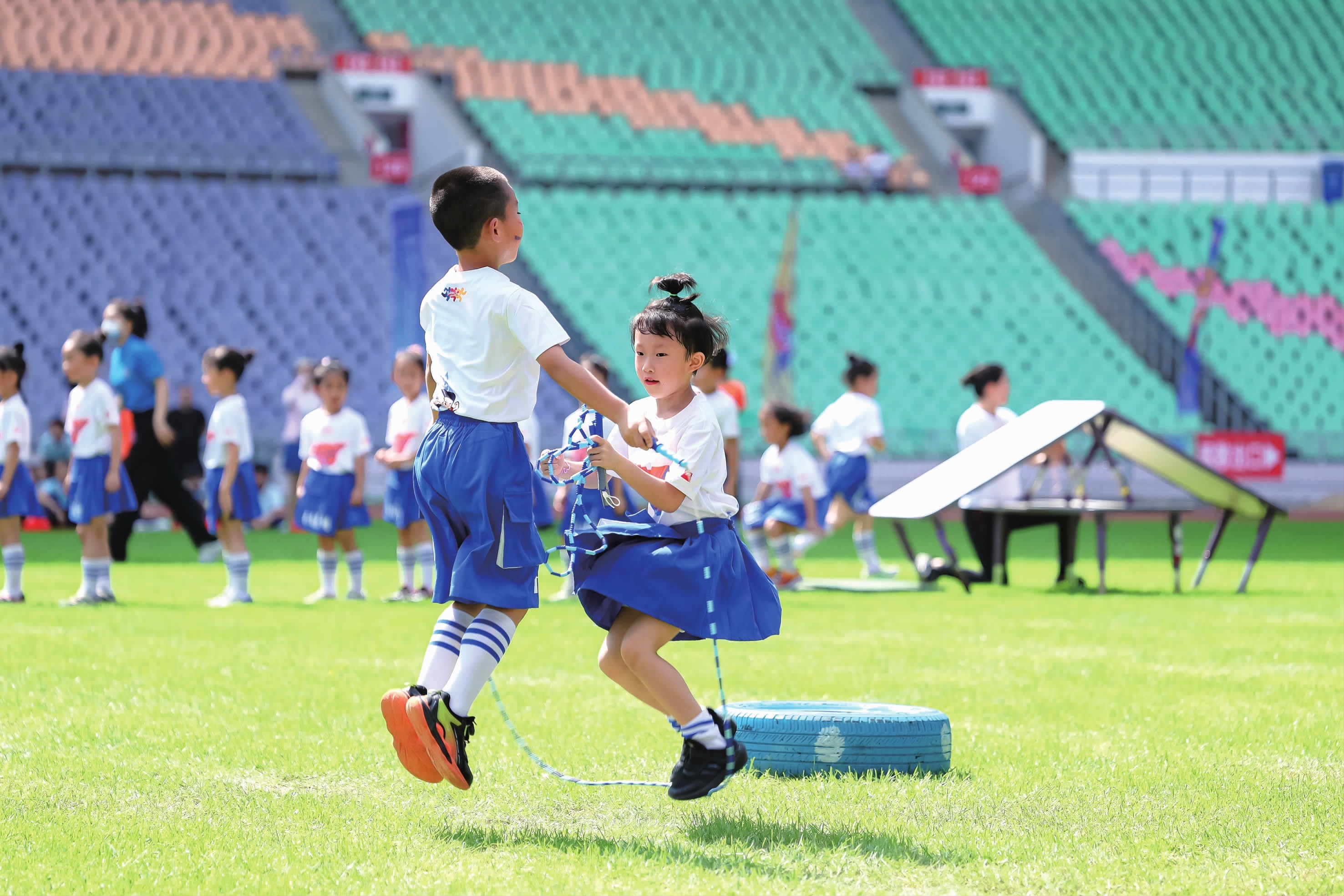 天秀!内马尔连过4人+脚后跟妙传 姆巴佩错失单刀